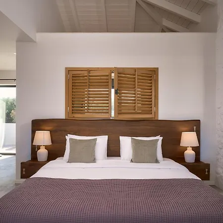 Kalonia Villa, A Quintessential Retreat, By Thinkvilla Loutraki (Corinthia)