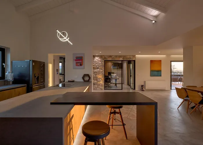 Kalonía Villa, A Quintessential Retreat, By Thinkvilla Villa Loutráki