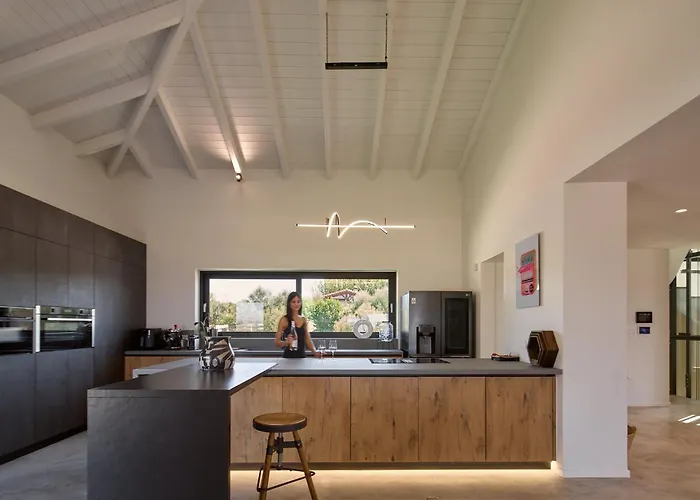 Kalonía Villa, A Quintessential Retreat, By Thinkvilla Loutráki